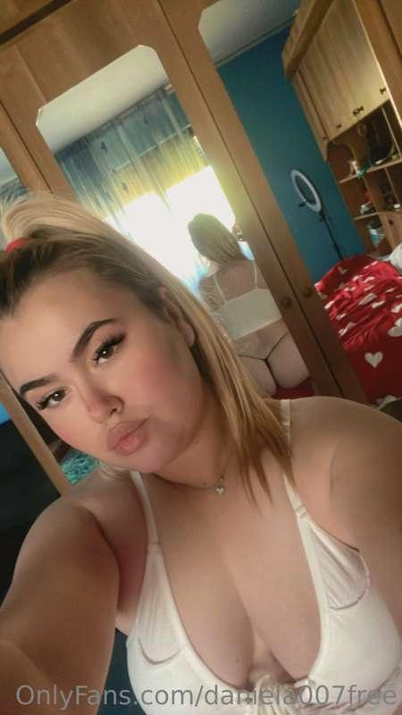 https://onlyfans.com/daniela_007
