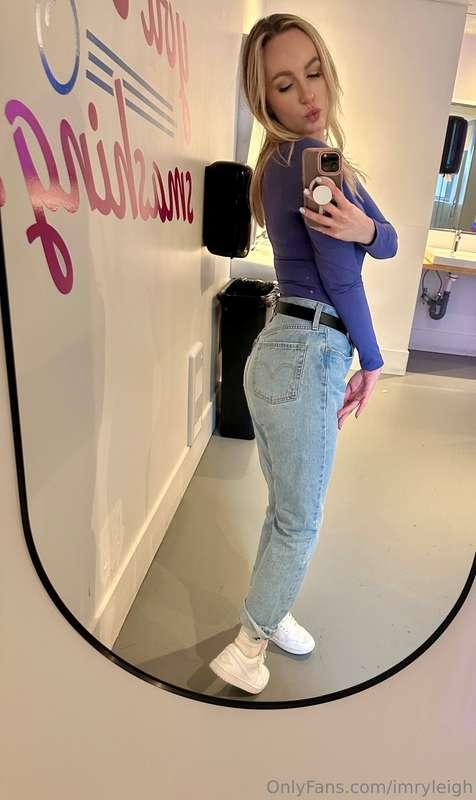I want you to see my booty !! :3