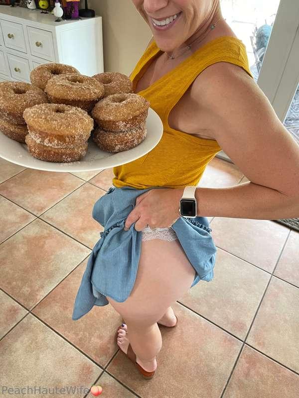 A MILF who loves to bake... Among other things... 😏😏