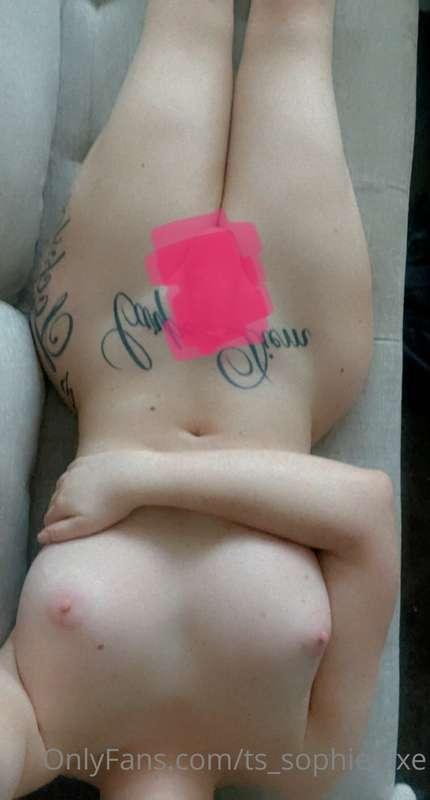 Swipe across to see my little girl cock 😈❤️‍🔥👅  Do you prefe..