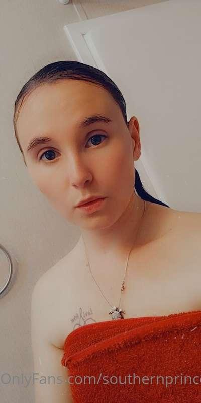 Just a pic After a nice hot shower. 😘