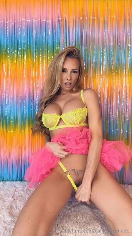 I'm so horny right now. 🥵 Let's sext? 