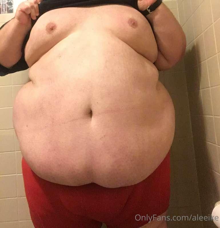 Just some throwback photos when I kept my tummy shaved and s..