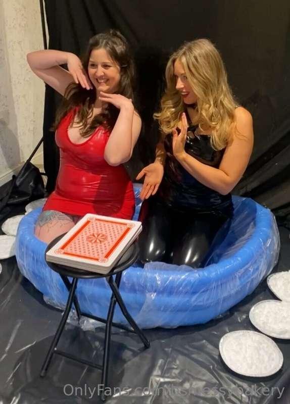 👩🏻👩🏼🪣 Who would like to see Megan aka Splosh Muffin join us ..