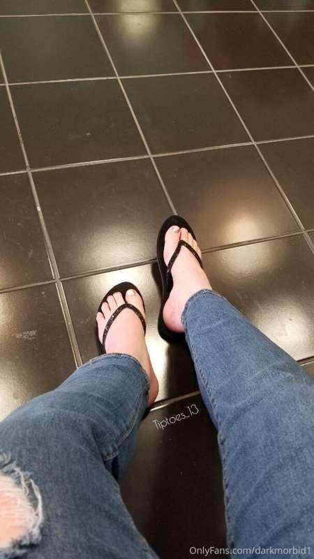 Fun day shopping on your dime 🤪. I know you love my feet. I ..