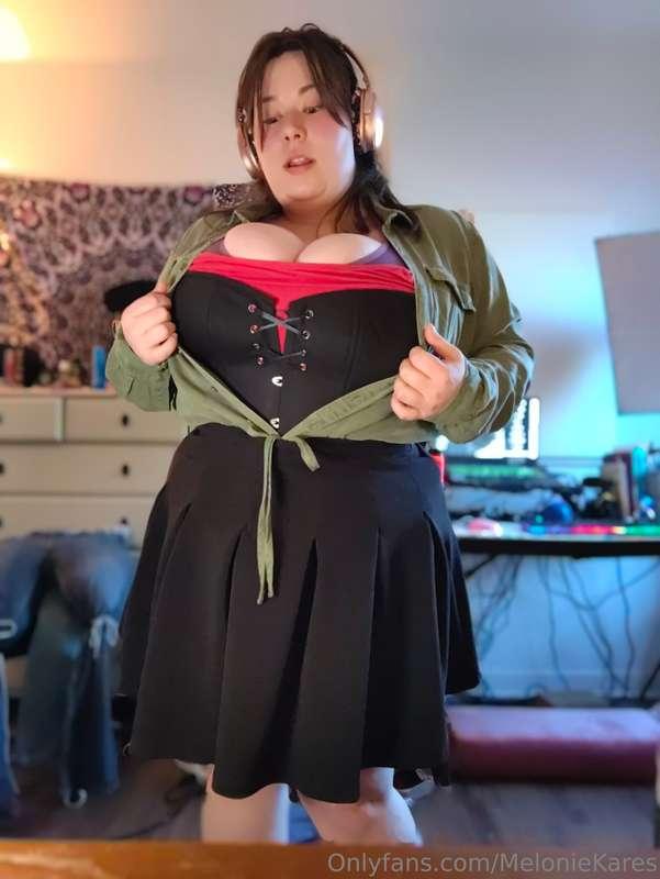Tits all the way up to my shoulders 😍Spilling out just cause..