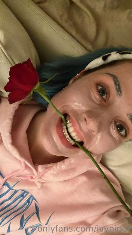 I still don’t have a hotel room for Valentine’s Day so dm me..