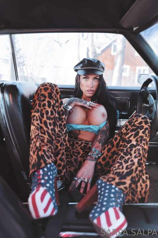 Love shooting Mom in old badass cars!
Love you baby 💜@satani..