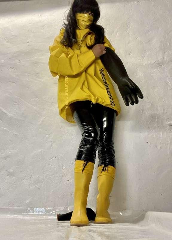I will be „Hand“some tonight 💛🖤 

Including a cutout from my..