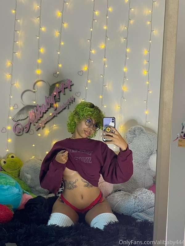 swipe to see me show u my pretty titties 🥰  my heads a lil l..