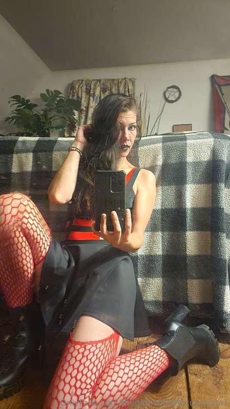 thegirlewiththecursemark image #2