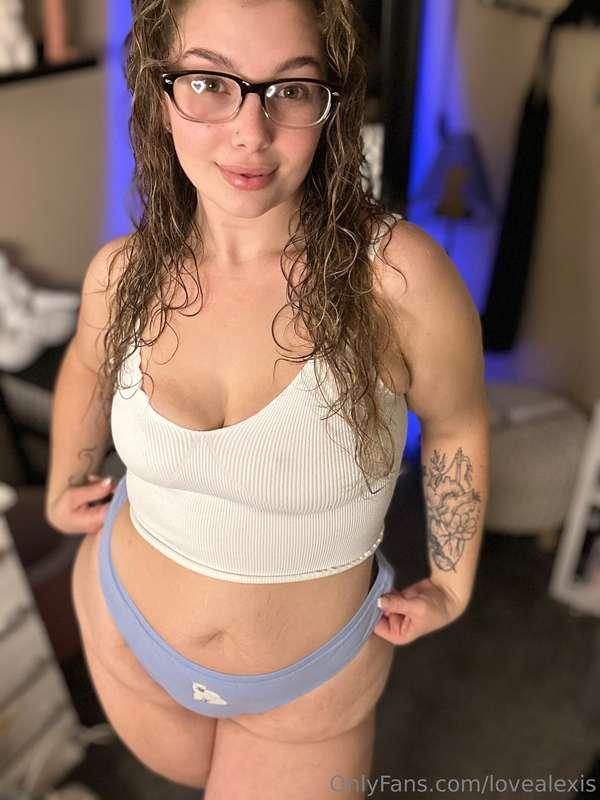 Mmm stretch marks 😋