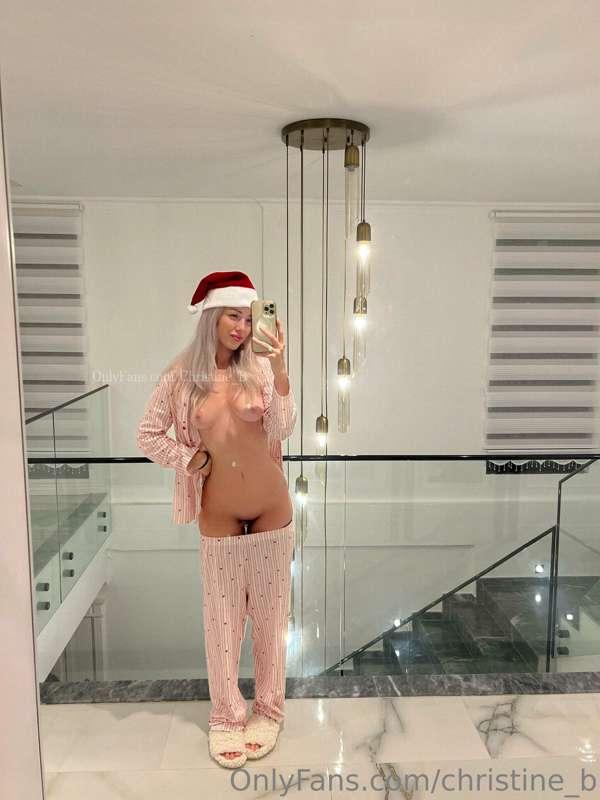Netflix and chill?🥰🎄🎅🏻