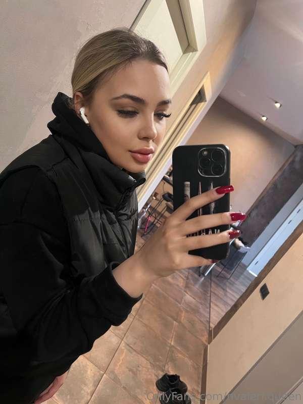 🖤 Casual, comfy, and a little bit mysterious.✨ Sometimes, al..