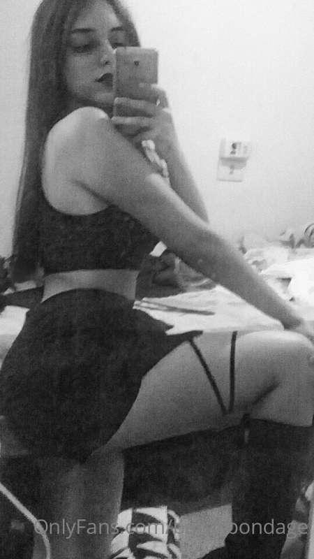 Hi, I'm bella🎀 , would you like to play with me? xoxo💋💋🔥