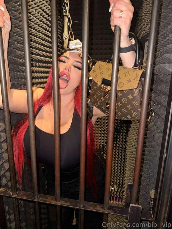 Would you fuck me if we're both locked up in a cell? 😈😈😈