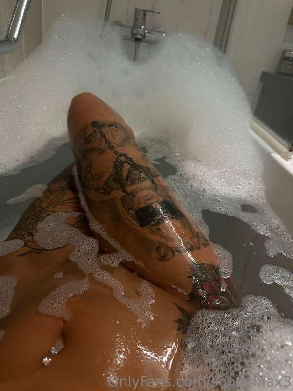 Baby komm bitte in die Wanne 💦💦🥵
