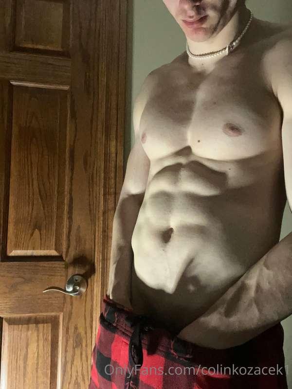 Let me pin you against the door😘 https://onlyfans.com/colink..
