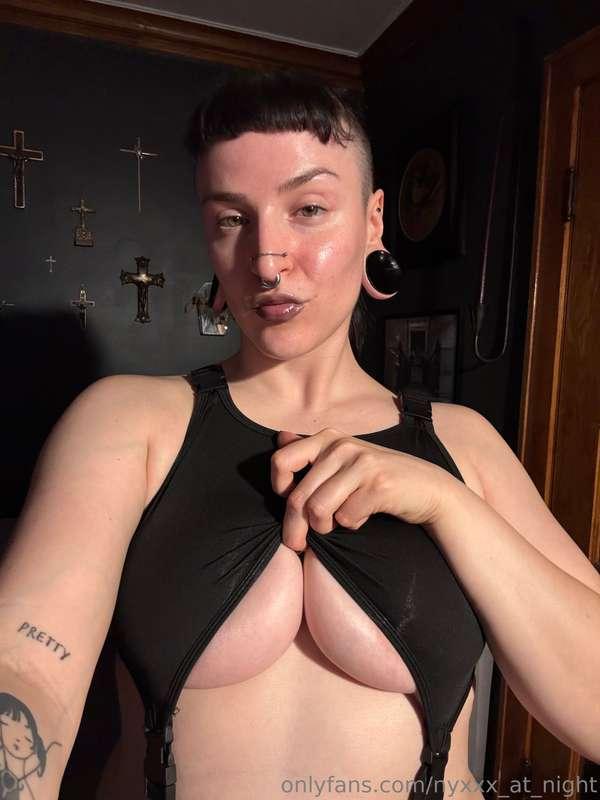 nyxxx_at_night image #0