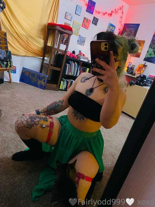Trying on a few new things that i got🥰
I the green looks lov..