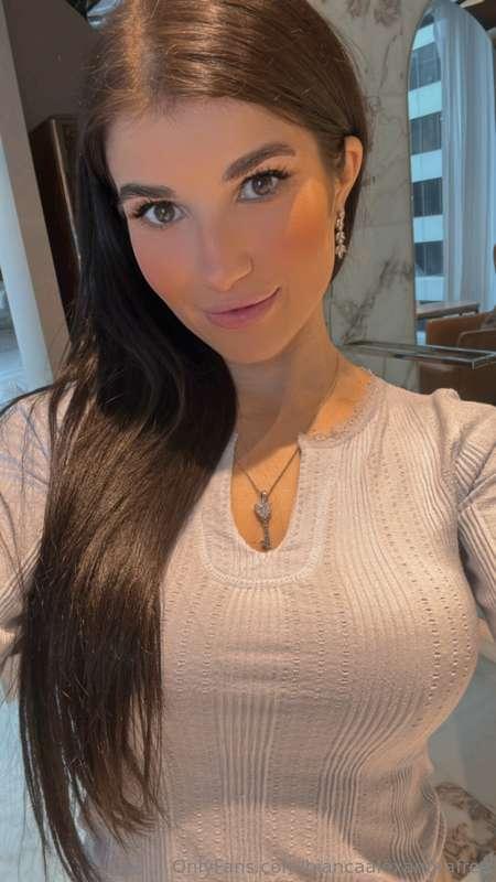 Do you like my hair straight or curly?😘