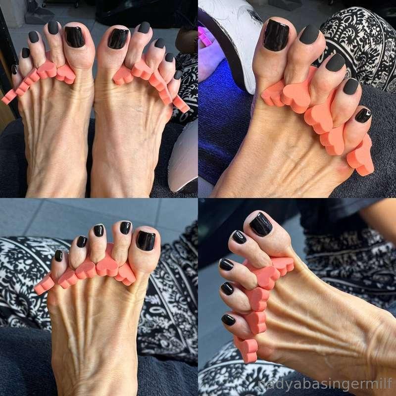 and today is a pedicure day for mommy 🐾