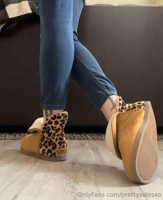 Love my new slippers 💕🦶🏼