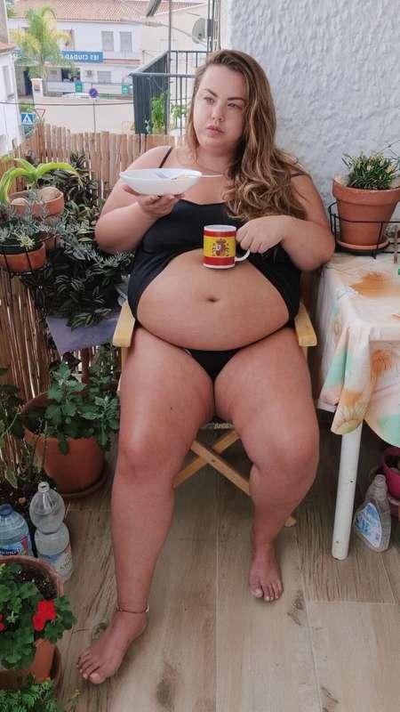 I like to have breakfast on the balcony, fresh air and delic..