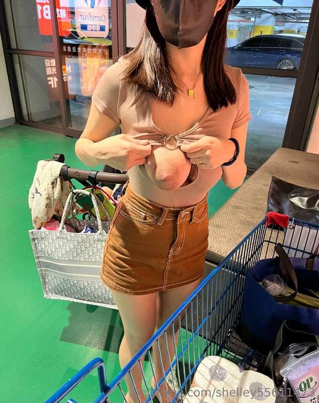 前面有洞就是方便哺乳？