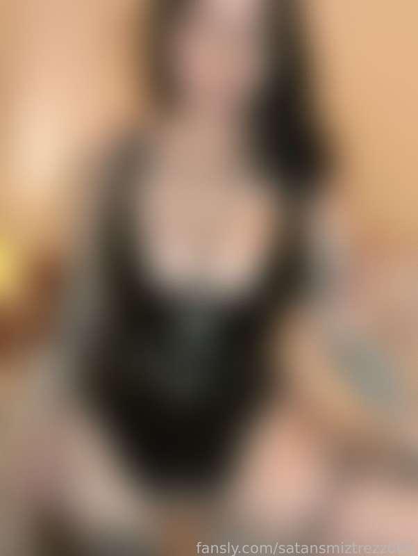 I’ll make you my bitch
It’s true, I’ll make you my personal little fuck doll 😈


#femdom #humiliation #strapon #tattooed #mistress #pvc #fetish