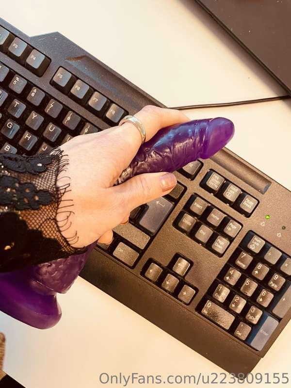 I should do some naughty things at the office today 😉 Wanna ..