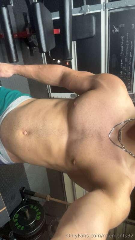 since u guys love my unflexed belly so much:)