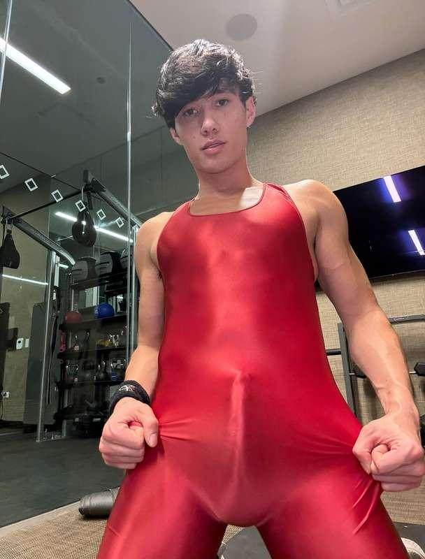 Was this too revealing to wear to the gym? 🤭