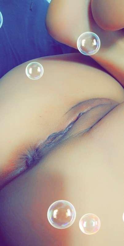 Good morning💋 Thirsty? My messages are all bugged out but su..