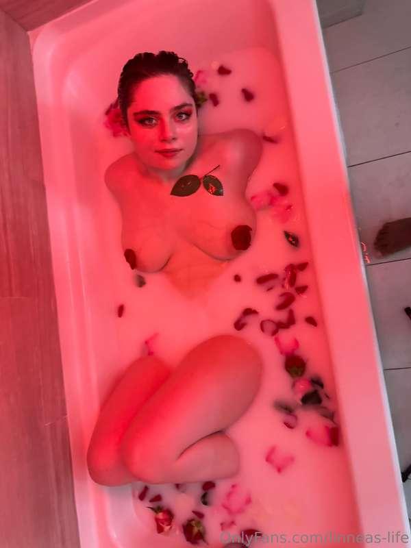 Rose milk bath photo set 🥰 red light pictures 🫶 and if you l..