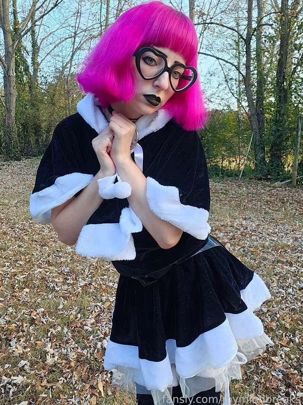 I need lots of cuddles this winter season ;^;

#outdoors #Christmas #holidays #festive #lingerie #goth #alt #glasses #emo