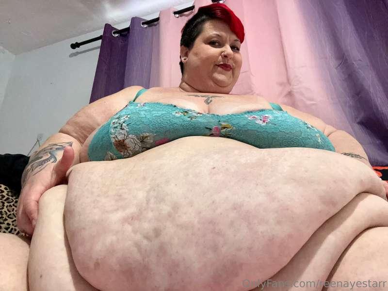 Just some sexy behind the scenes photos for you of me lookin..