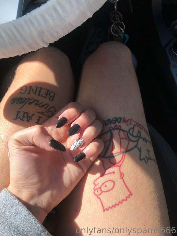 got my nails done today :3 🕷 🕸 💀 👻 🖤