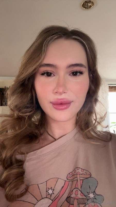 Nothing fancy, just me dropping by to say hiiii 😘