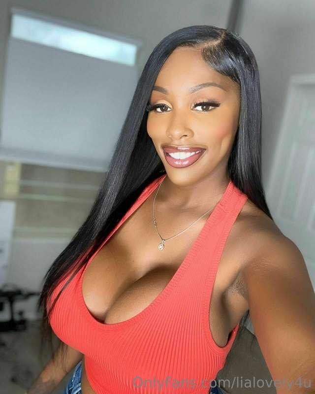 Good day my loves DM me for something spectacular 💋