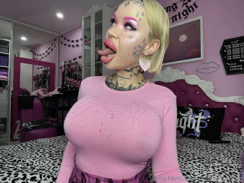 I know im unique because to be a living fetish doll thats my..
