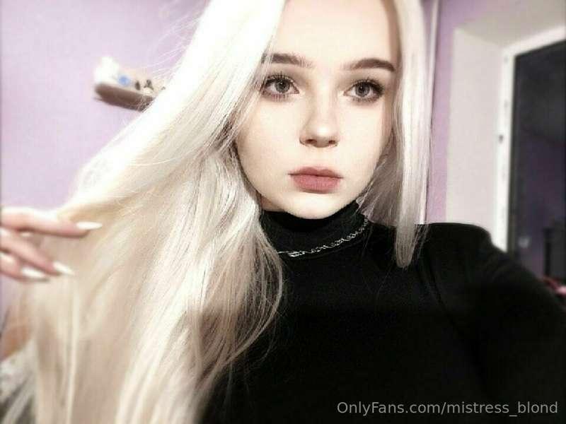Enjoy the look of your magnificent mistress, sub.