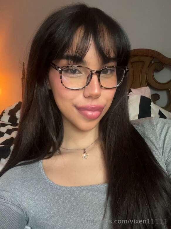 netflix ain’t doing it tonight, someone distract me frr 🥰🤭