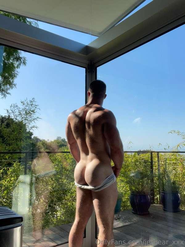 This peach 🍑 needs a little sunshine ☀️