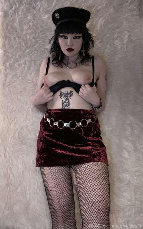 would love to get my nipples sucked rn 💋