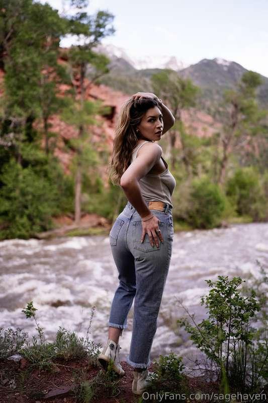 Me and this river are both gushing wet 💦