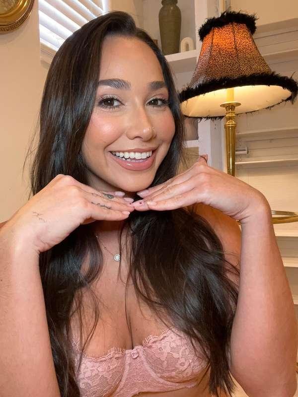 Dont be shy...DM me and ask about the perks of being my VIP ..