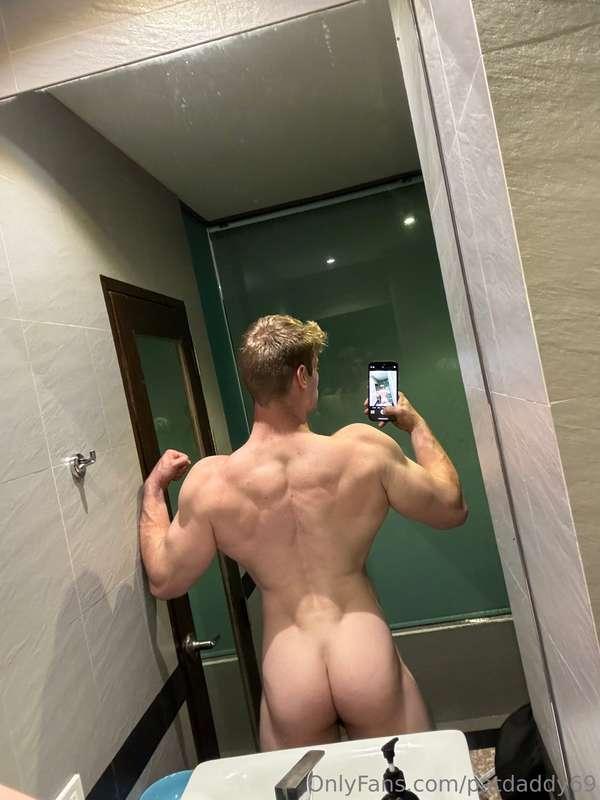 Rate my back side 😛🍑😉