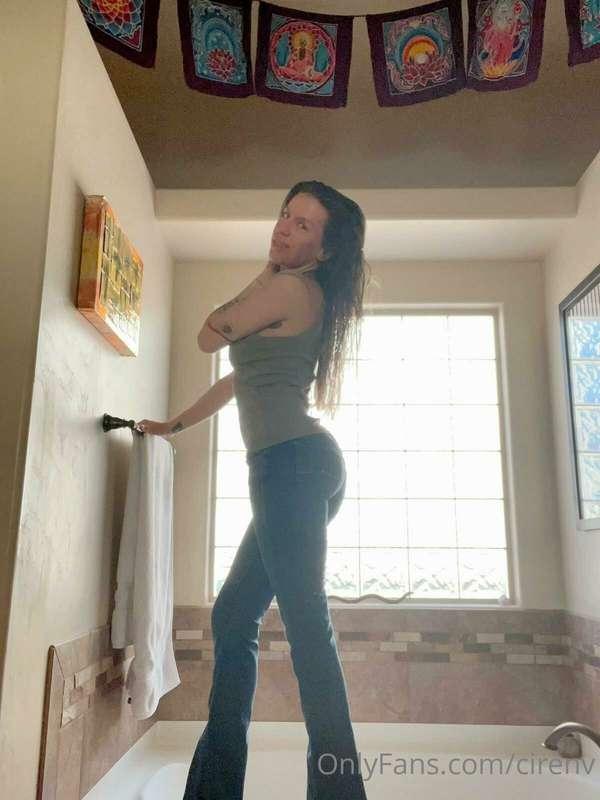 How do you wanna play with me? 😈 Only if you’re lucky 😈😈😈. 