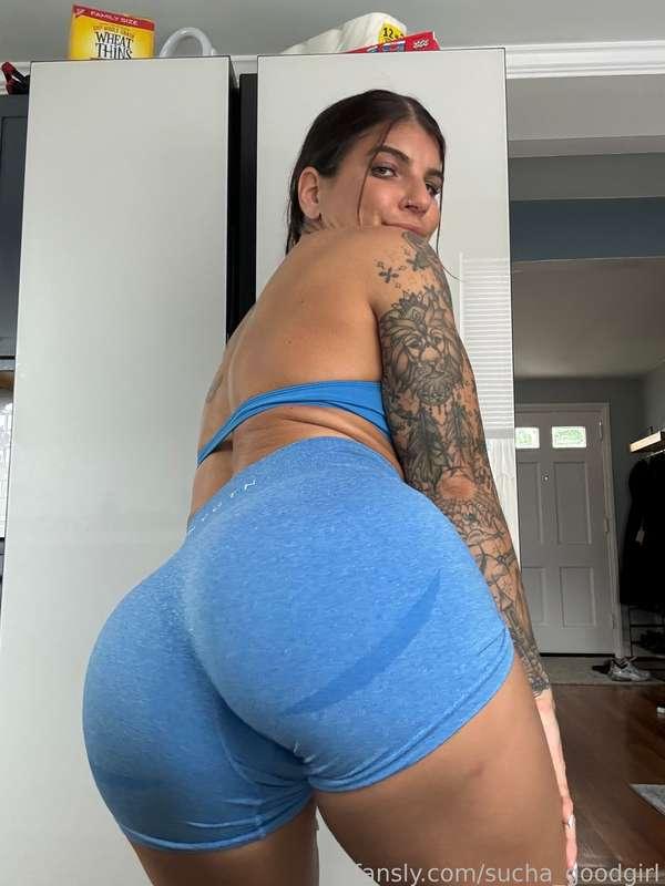SWIPE to bend me over
SWIPE AGAIN to pull my pants down😘

#fitgirl #greeneyes #brunette #ass #pawg #asshole #sweaty #tattoos #wetspot #wetpussy